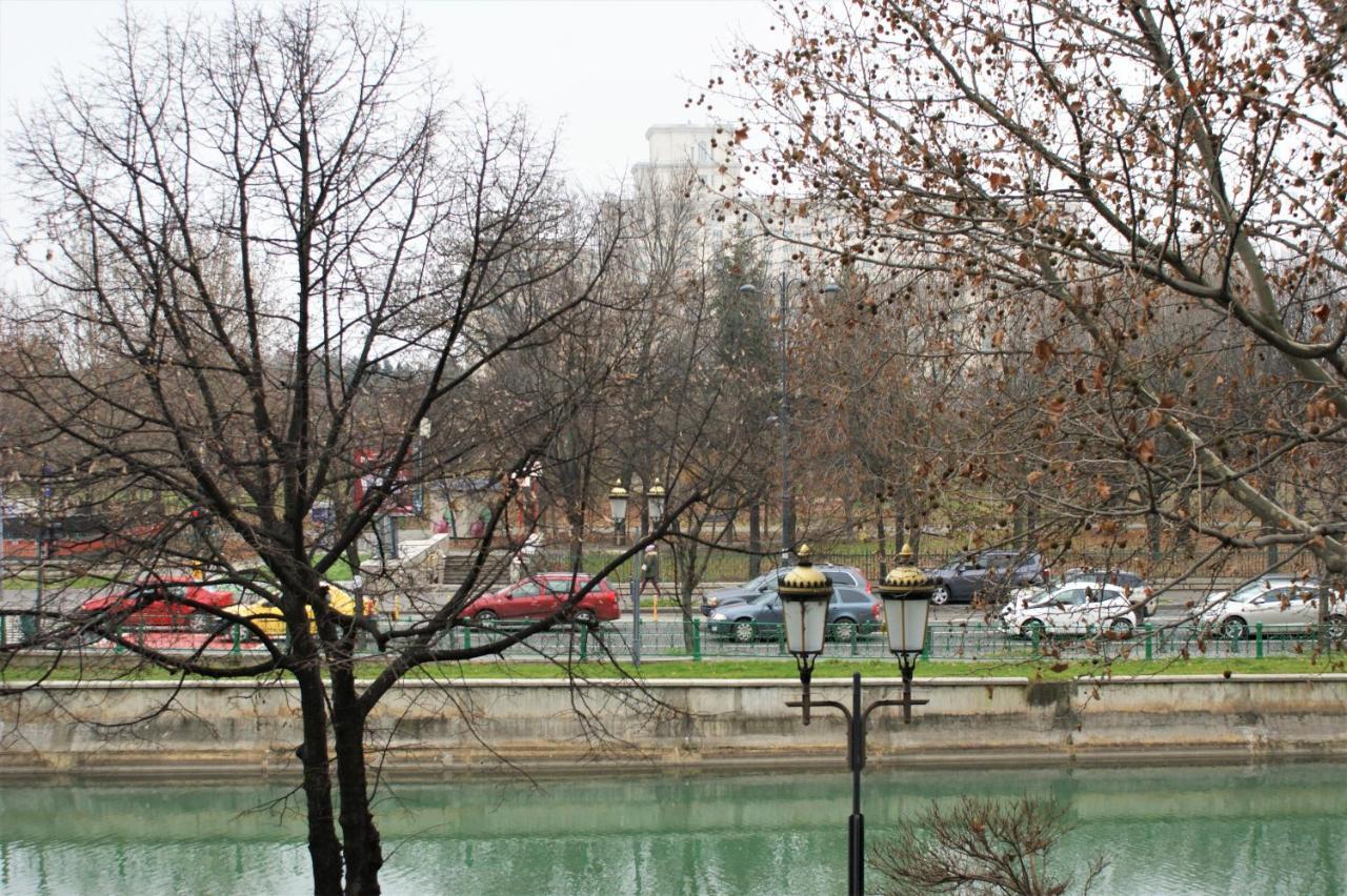 On The River Ultra Central Suites Bukarest Exterior foto