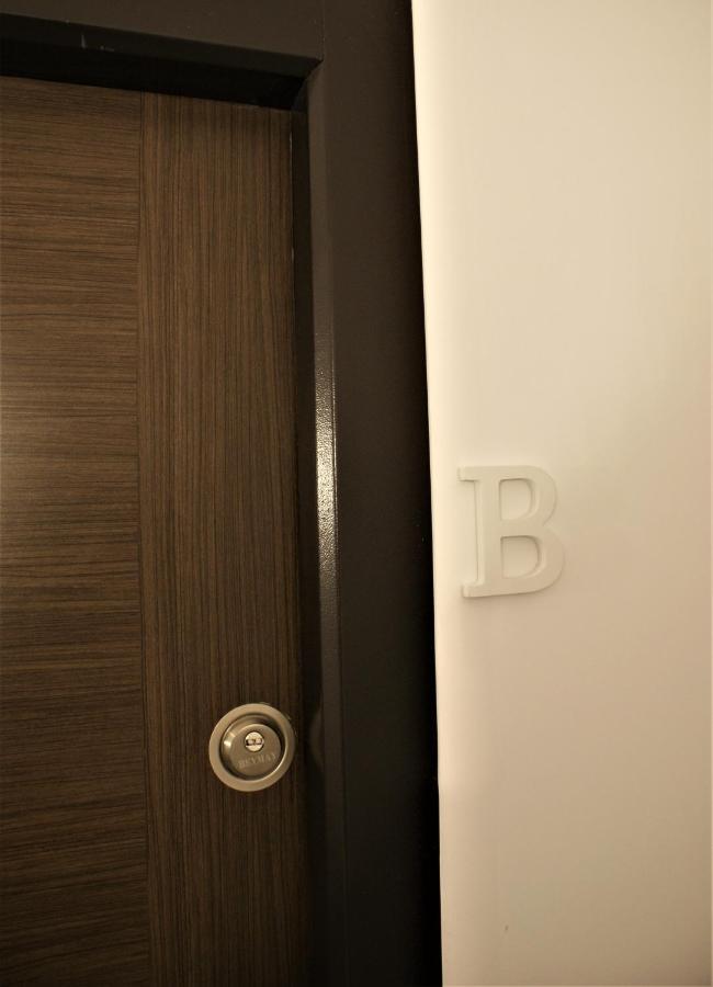 On The River Ultra Central Suites Bukarest Exterior foto