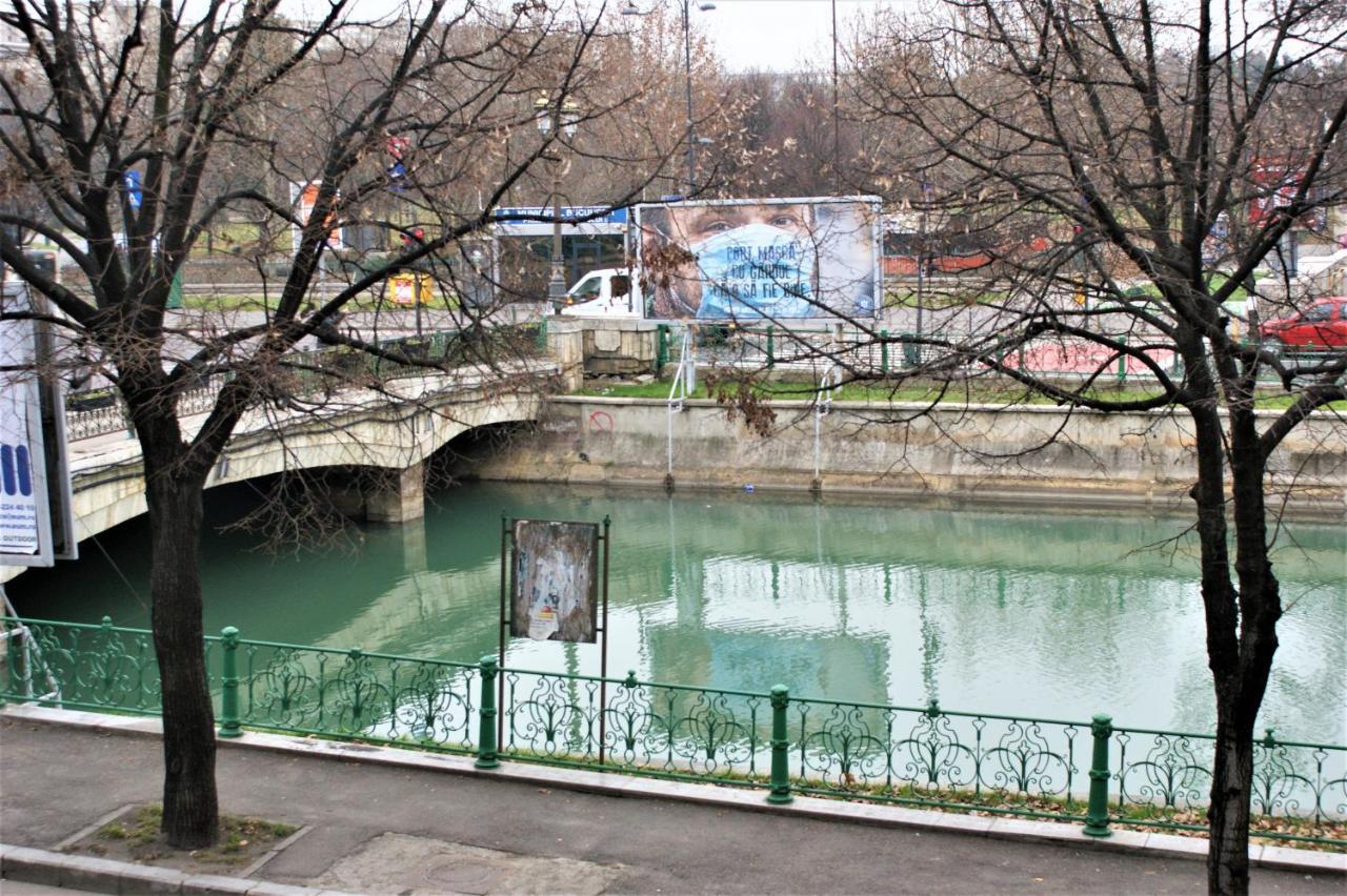 On The River Ultra Central Suites Bukarest Exterior foto