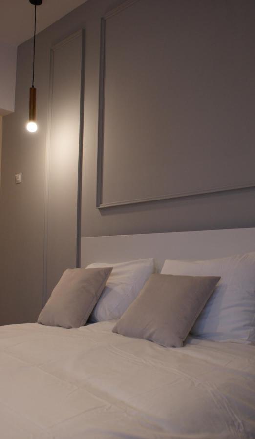 On The River Ultra Central Suites Bukarest Exterior foto